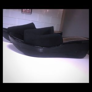 Kenneth Cole Reaction  platform sandals